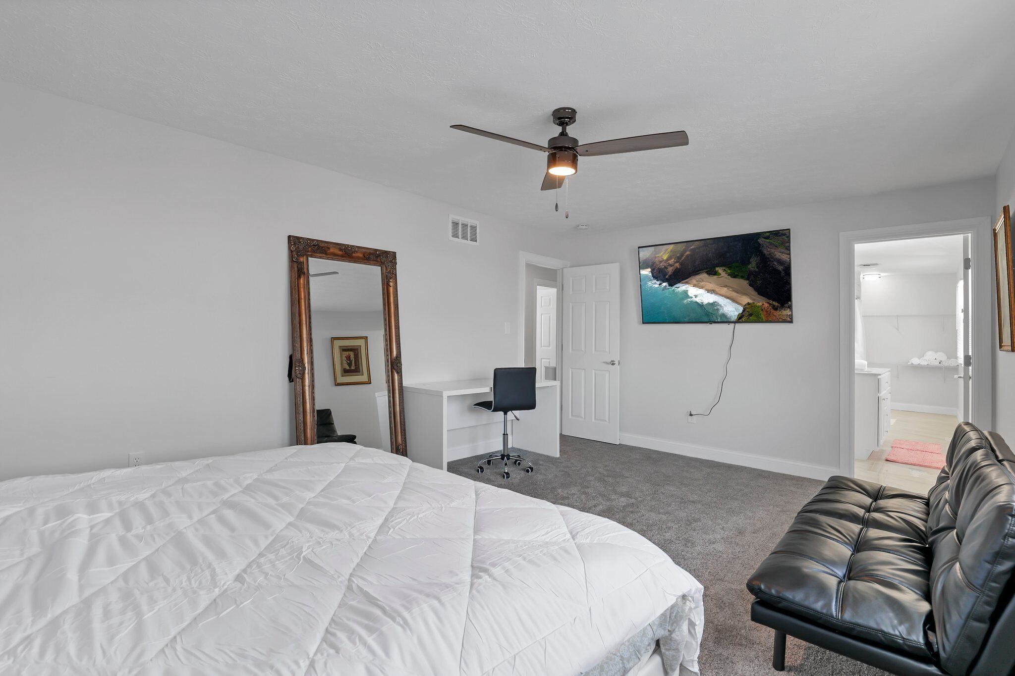 5 Schlafzimmer, Schreibtisch, Bügeleisen/Bügelbrett, kostenloses WLAN