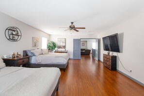 4 bedrooms, desk, iron/ironing board, travel crib - 3000 SqFt House 8beds/3bath W/Heated Pool/Spa/BBQ 86"SmartTV/Games Strip/Airport (Las Vegas)