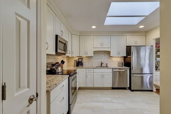 Fridge, microwave, oven, stovetop - Peaceful Renovated Villa, Short Walk To Beach (Hilton Head Island)