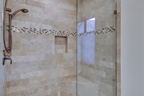 Shower, hair dryer, towels, soap - Peaceful Renovated Villa, Short Walk To Beach (Hilton Head Island)