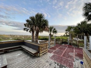 Terrace/patio - Peaceful Renovated Villa, Short Walk To Beach (Hilton Head Island)
