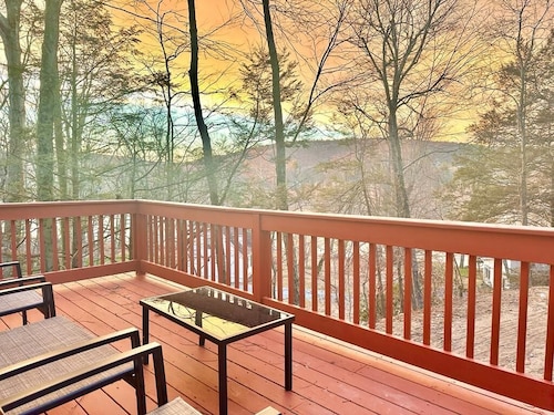 Chic Chalet River Views & Access