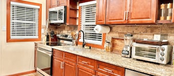 ★Chic Chalet River Views & Access★