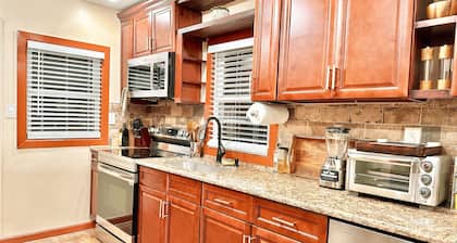 ★Chic Chalet River Views & Access★