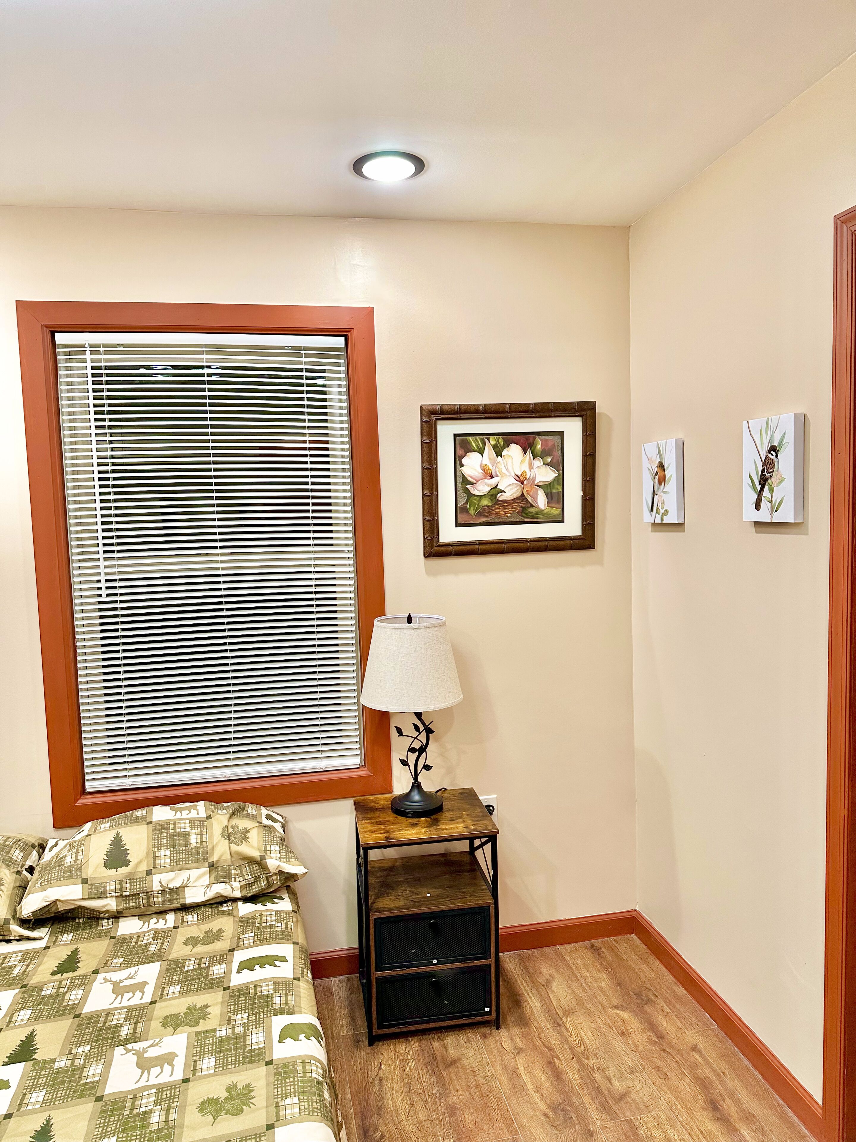 3 slaapkamers, een strijkplank/strijkijzer, wifi, beddengoed