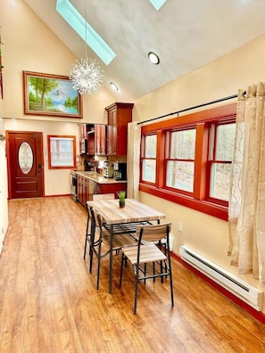 Dining - Chic Chalet River Views & Access (Montague)