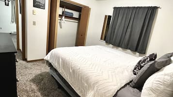 2 makuuhuonetta, silitysrauta/-lauta, ilmainen Wi-Fi, vuodevaatteet