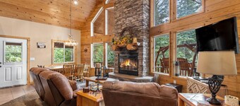 Tranquil Cabin - Private Hot Tub and Fire Pit!