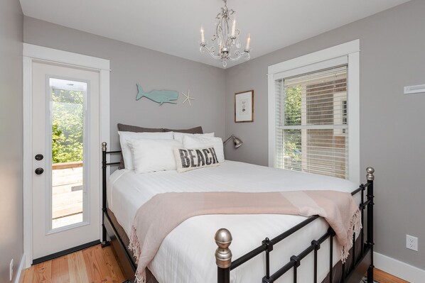 2 habitaciones, tabla de planchar con plancha y cuna de viaje 