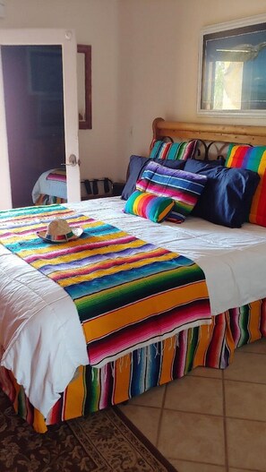 Tabla de planchar con plancha, wifi gratis y ropa de cama 