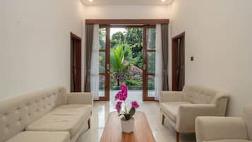 Villa Luxe, 2 chambres, non-fumeurs, vue vallée | Coin séjour | TV connectée de 40 pouces avec chaßnes numériques, télévision
