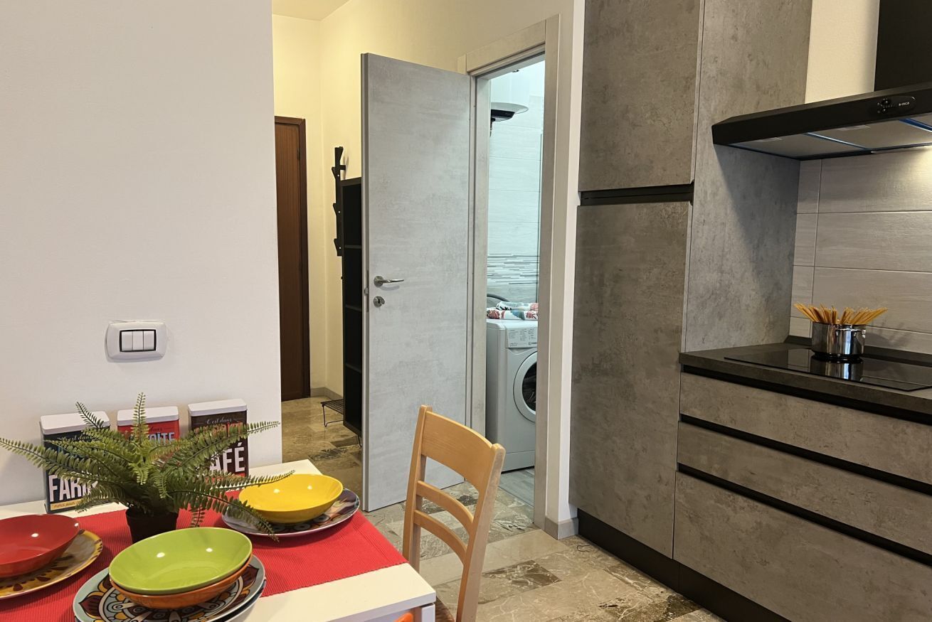 Frigorifero, forno, piano cottura, macchina per tè/caffè