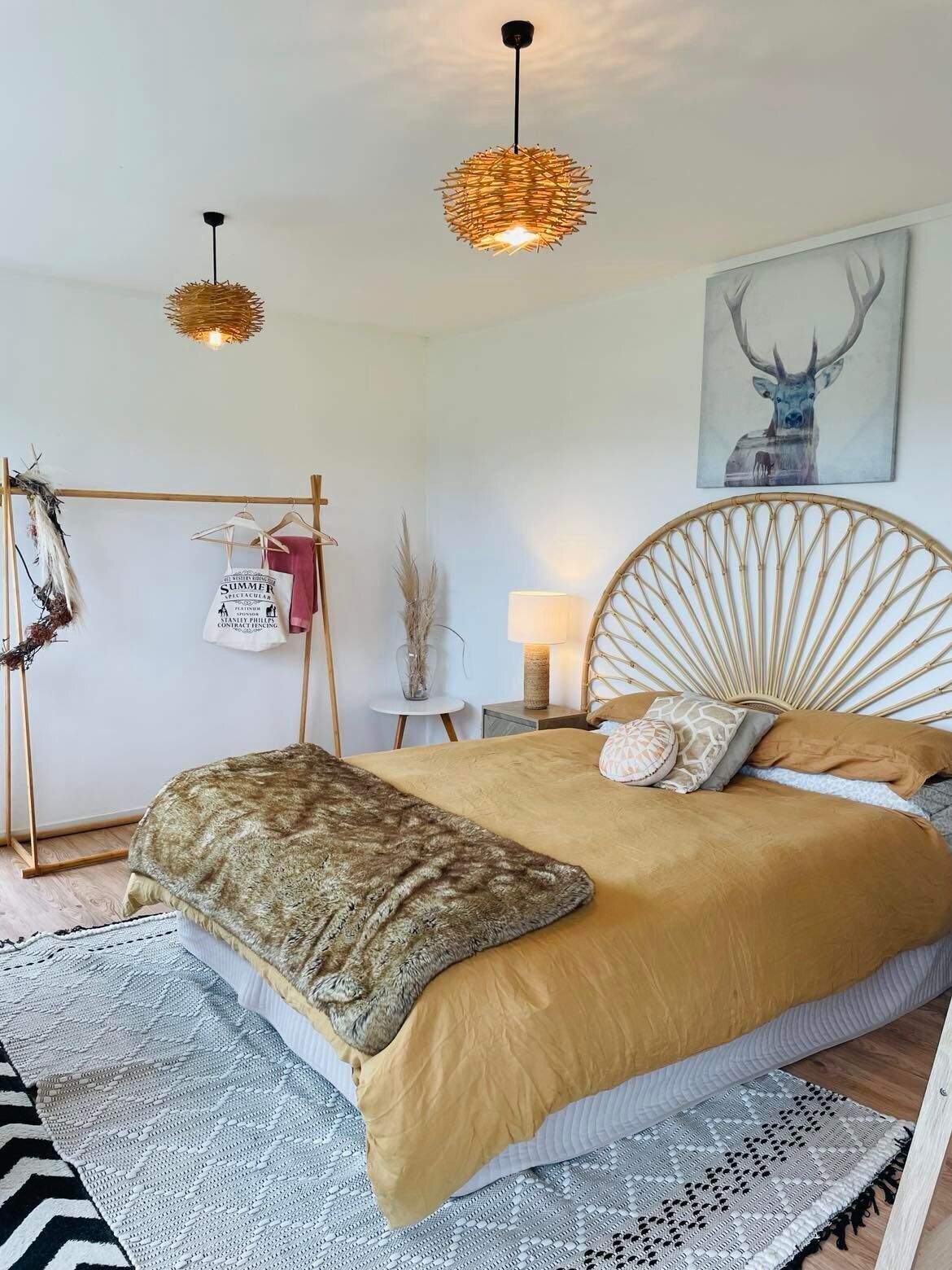 1 bedroom, bed sheets