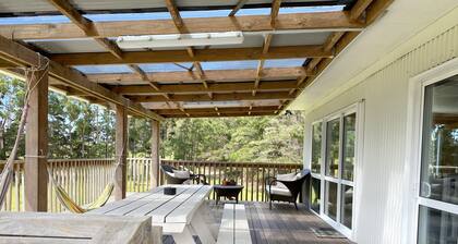 Epic holiday or retreat venue- Massive yoga/chill room with beach only 1min away