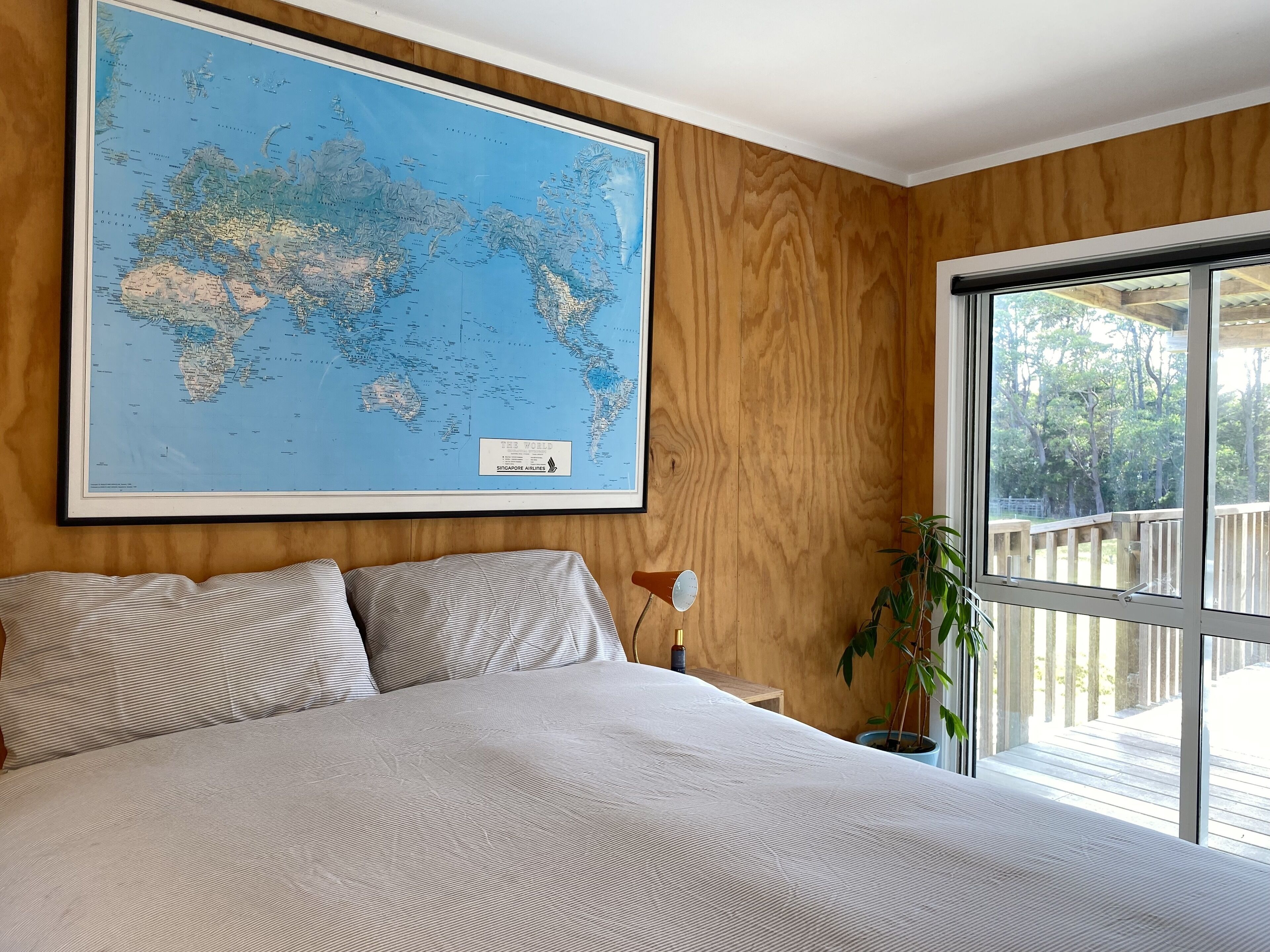 6 bedrooms, bed sheets