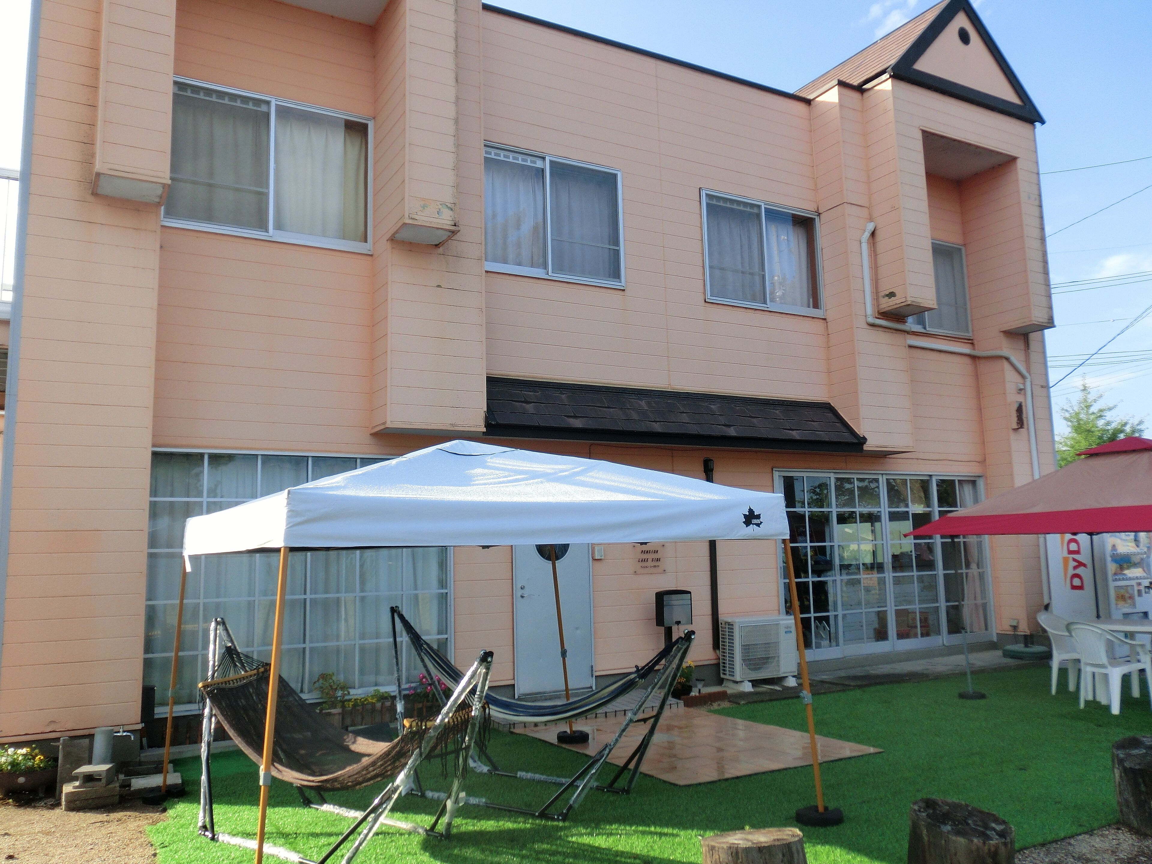 Premium bedding, down duvets, laptop workspace, free WiFi