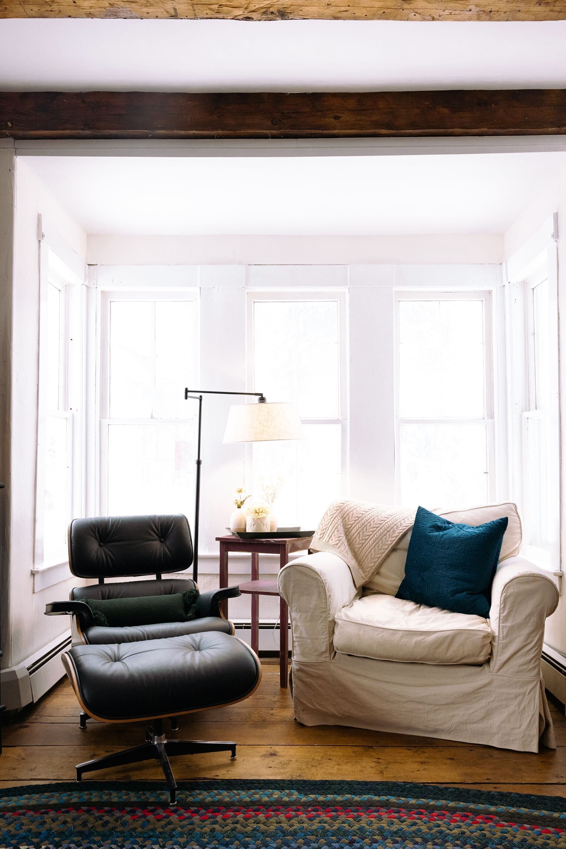 Smart TV, fireplace, video games, books