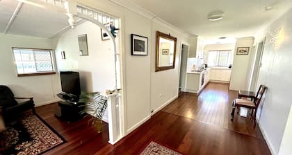 Small cute comfy home. Private and close to town and lake.