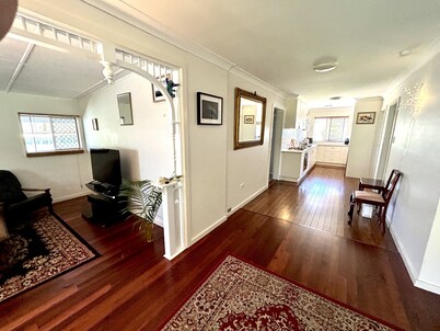 Small cute comfy home. Private and close to town and lake.