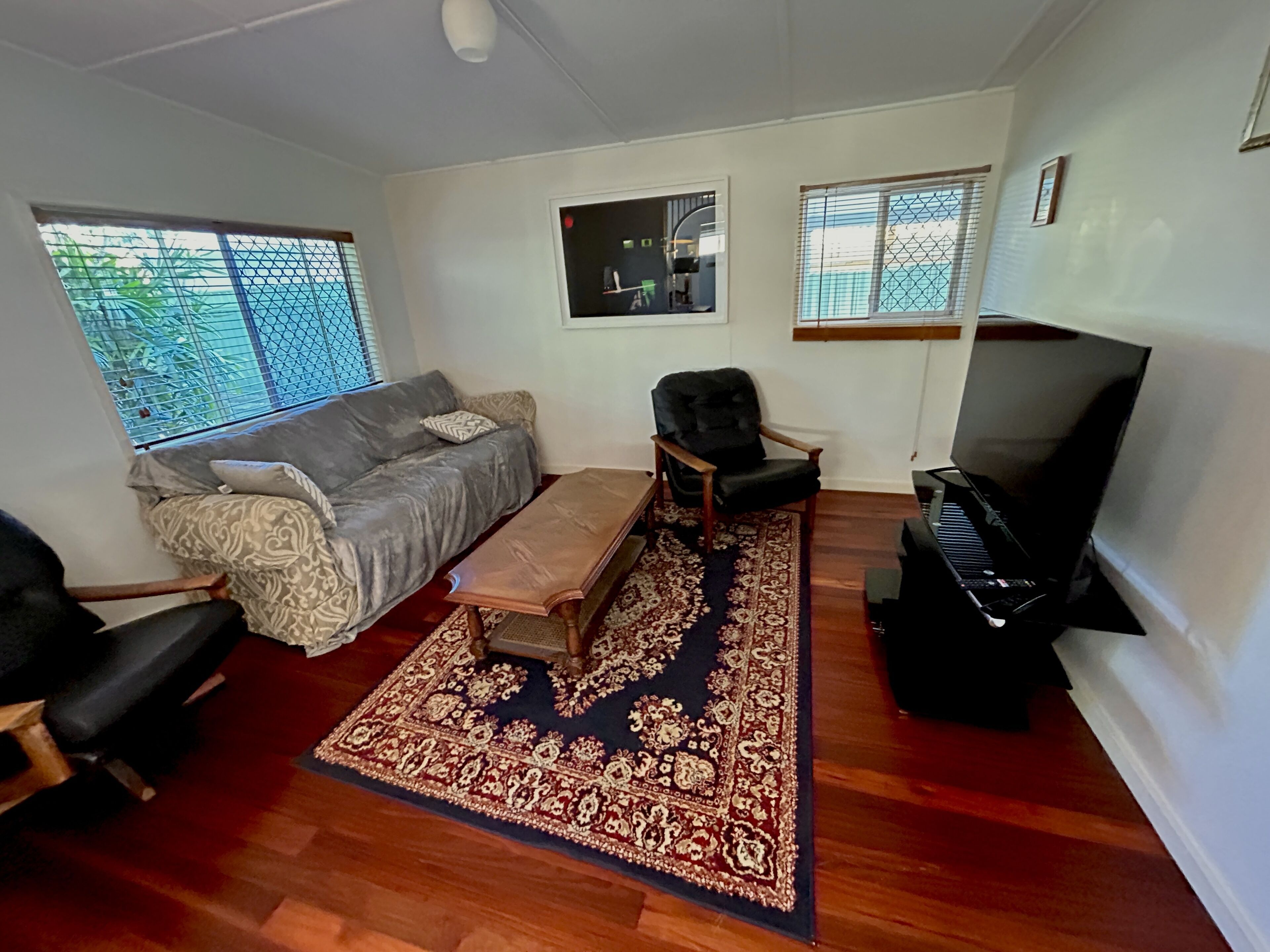 Smart TV, books, stereo