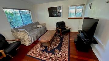 Smart TV, books, stereo