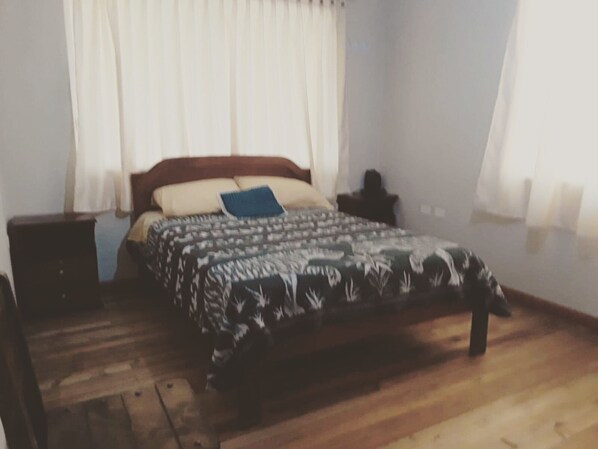 5 bedrooms, WiFi, bed sheets