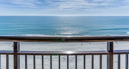 Luxury Beachfront Studio, Endless Ocean Views, Resort Amenities, Newly Remodeled