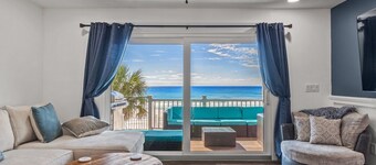 Newly remodeled beachfront townhome - Sleeps 14