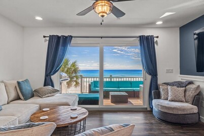 Newly remodeled beachfront townhome - Sleeps 14