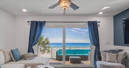 Newly remodeled beachfront townhome - Sleeps 14