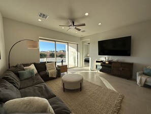 Smart TV, fireplace, stereo