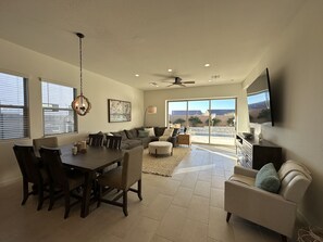 Smart TV, fireplace, stereo