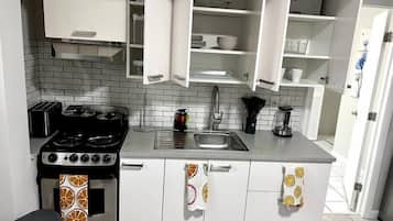 Fridge, microwave, oven, coffee/tea maker