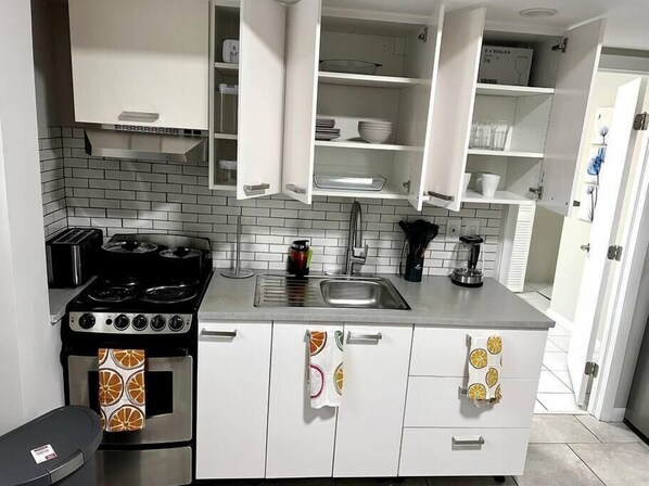 Fridge, microwave, oven, coffee/tea maker