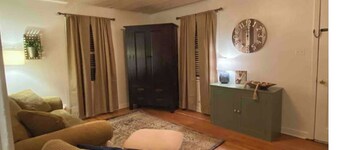 Pet friendly house with covered parking