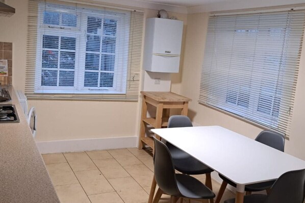 Dining - Upper Tooting Road A Lovely one bedroom Apartment (Greater London)
