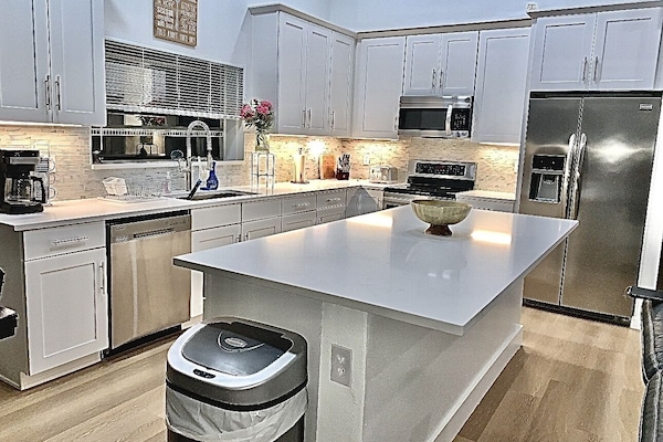 Microondas, horno, placa de cocina, lavavajillas