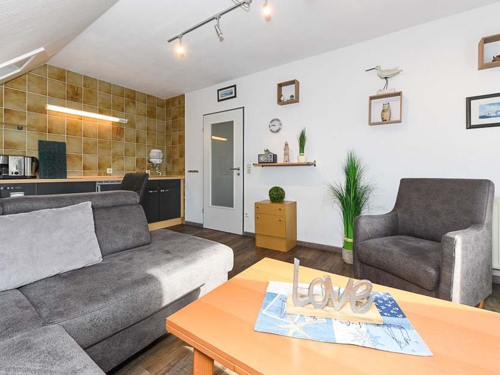 Een televisie en een stereo