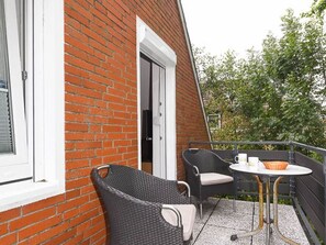 Unclassified image, 2 of 16, button