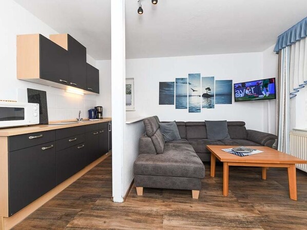 Unclassified image, 1 of 18, button