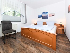 Unclassified image, 3 of 18, button - Vacation apartment 14 - Bootsweg 18 (Neuharlingersiel)