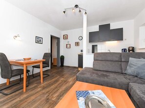 Unclassified image, 2 of 18, button