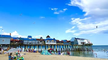 Espreguiçadeiras, toalhas de praia