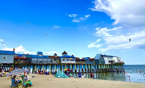 Spacious & sunny, 7 minutes from the beach!