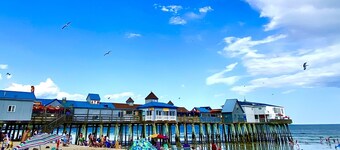 Spacious & sunny, 7 minutes from the beach!