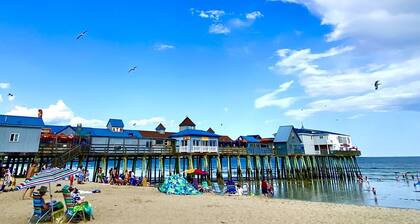 Spacious & sunny, 7 minutes from the beach!