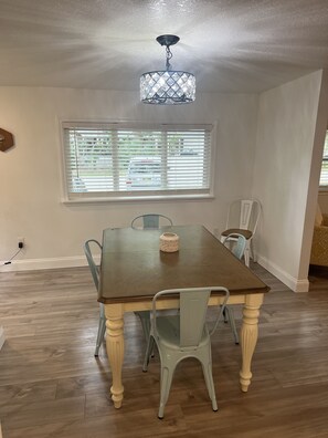 Dining - 5 minutes to 2 neighborhood boat launches, several beaches,historic St Augustine (St. Augustine)