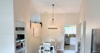 4-bed home w New Bathroom-3 miles to Peoria Sports Complex & P83 Entertainment