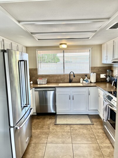 4-bed home w New Bathroom-3 miles to Peoria Sports Complex & P83 Entertainment