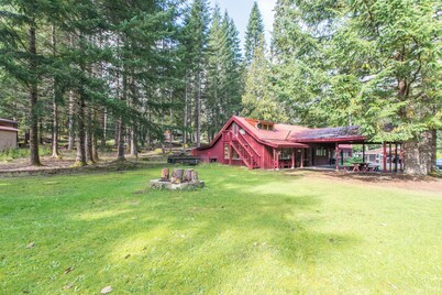 Front lodge - 0.4 miles from Mt. Rainier entrance